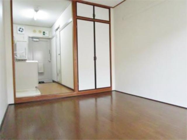 居室・リビング　キレイなフローリングのお部屋です