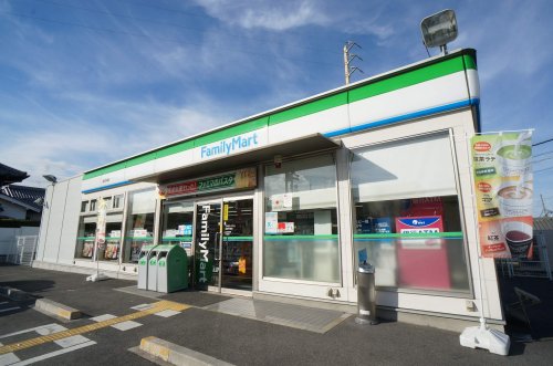 その他　【コンビニエンスストア】ファミリーマート　高田市場店（その他）まで1045m