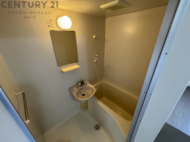 バス・シャワールーム　シンプルで機能的なユニットバス！