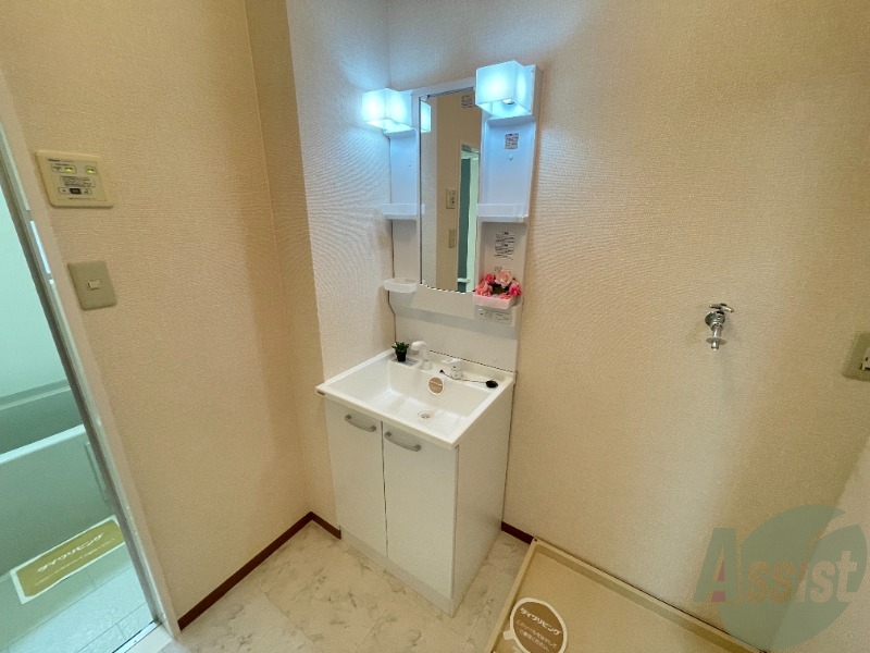 洗面設備　シャンプードレッサーなので身支度しやすそうですね。