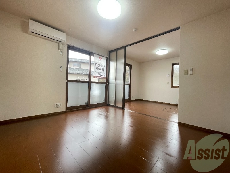 居室・リビング　７帖の洋室です。生活のメインとなる部屋ですね。