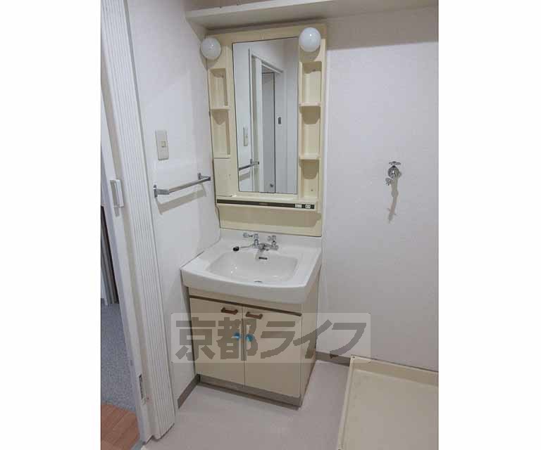 洗面設備　独立洗面台です