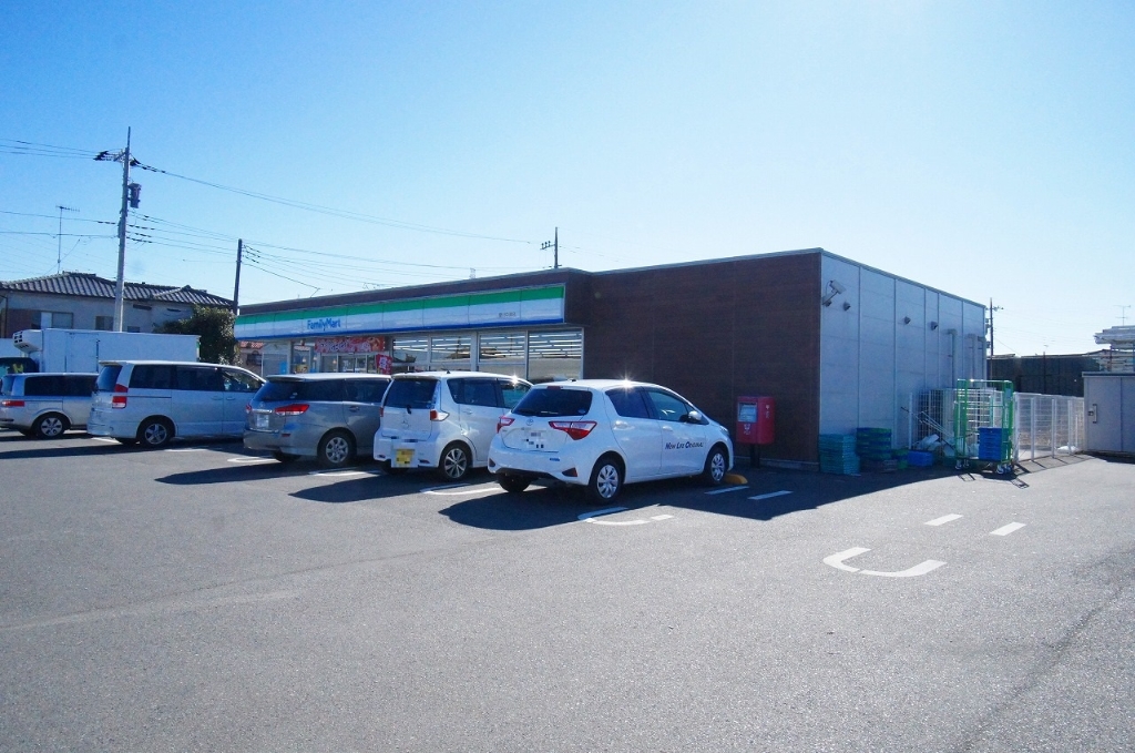 コンビニ　ファミリーマート 愛川中津店（コンビニ）まで690m