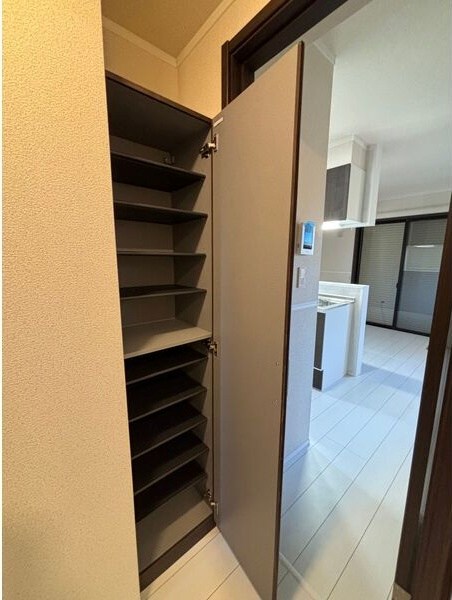 玄関　※同棟同型内観写真、現状優先となります。