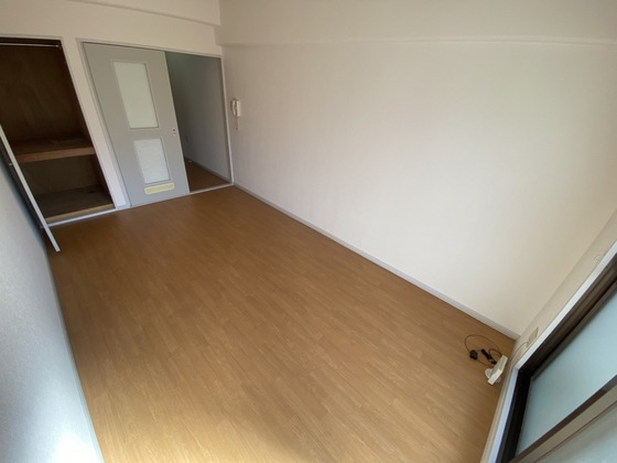 居室・リビング　※別号室の写真です