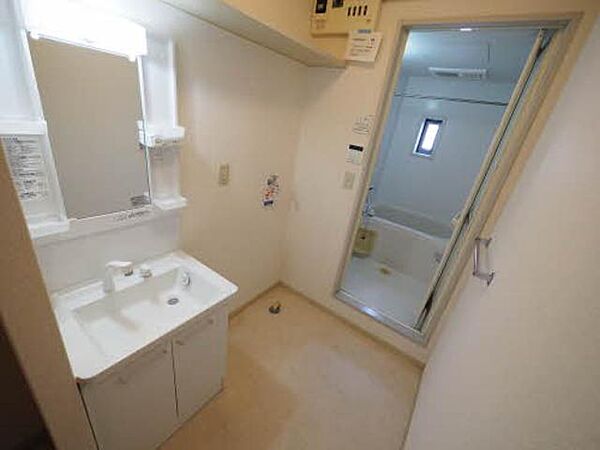 洗面設備　広い洗面スペース