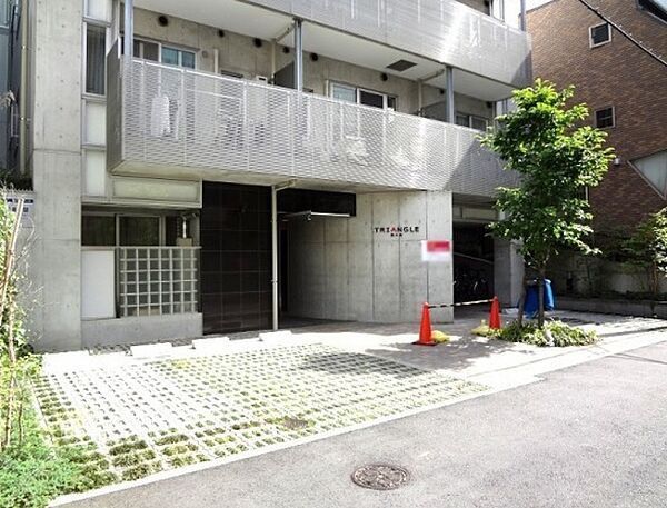 エントランス　落ち着いたエントランスです