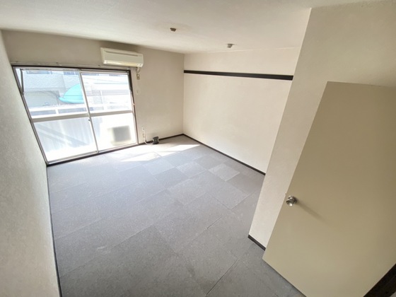 居室・リビング　※別号室の写真です。