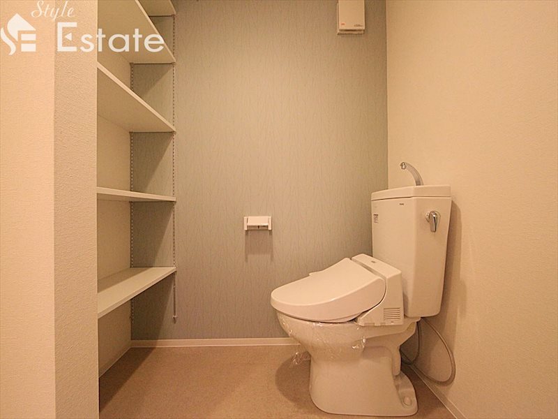 トイレ　シャワー付きトイレ　収納充実