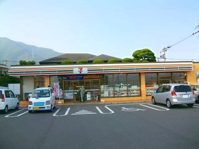 コンビニ　セブンイレブン（コンビニ）まで450m