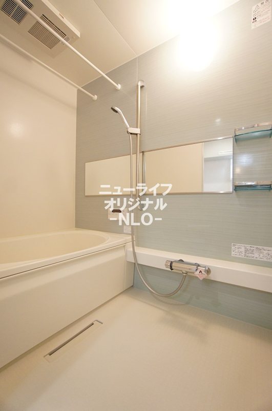 バス・シャワールーム　お風呂は少し広めでゆったり入れます♪