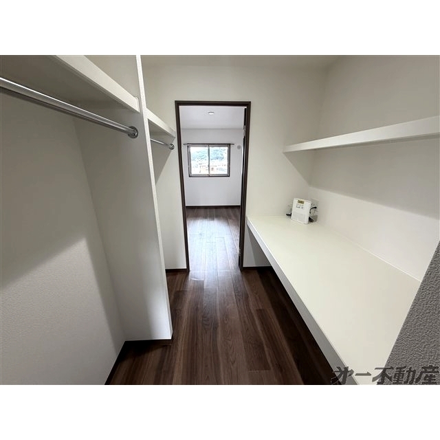 収納　ウォークスルークローゼット