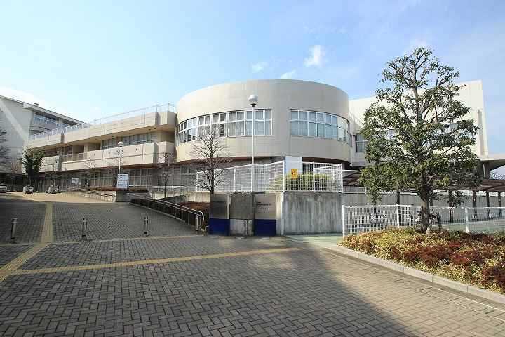 図書館　川越市立西図書館（図書館）まで1577m