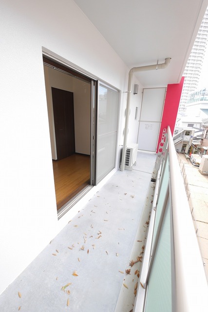 バルコニー　横幅約６ｍのバルコニーは広々開放感