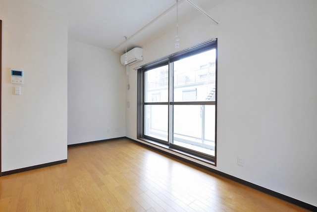 居室・リビング　明るい室内