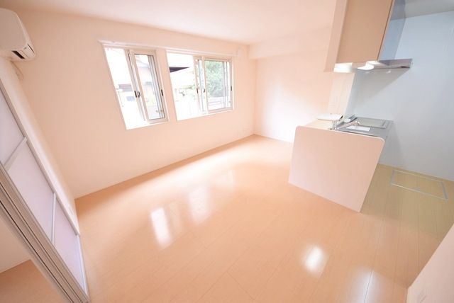 居室・リビング　タウンハウジング府中店まで