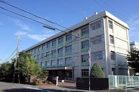 中学校　明石市立高丘中学校（中学校）まで1228m