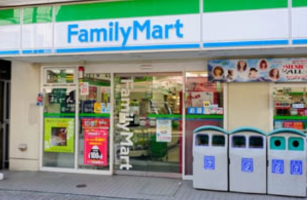 コンビニ　ファミリーマート（コンビニ）まで50m