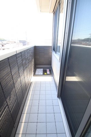 バルコニー　お洗濯にも便利なバルコニー付き