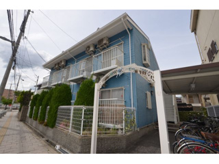 建物外観　敷地内に無料バイク・自転車置き場あります！