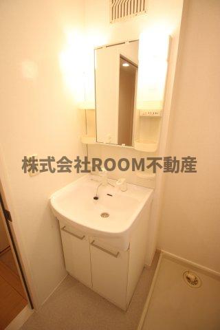 洗面設備　ゆったりとスペースのある洗面所