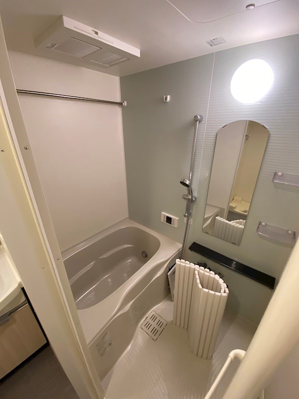 バス・シャワールーム　落ち着いた空間のお風呂です