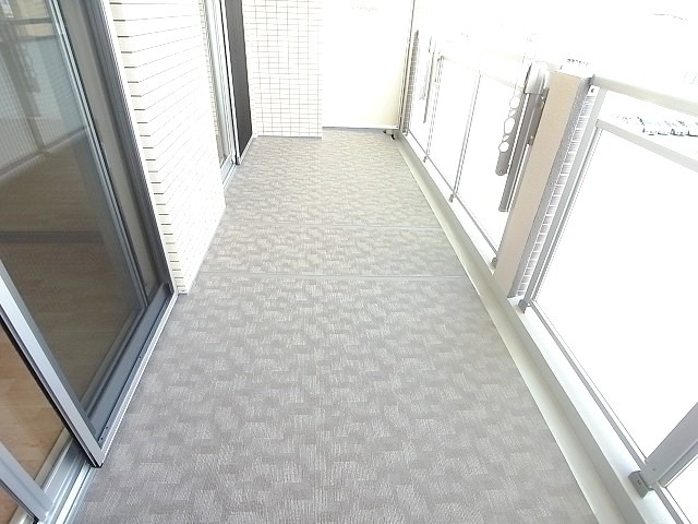 バルコニー　天気の良い日の洗濯物はこちらで