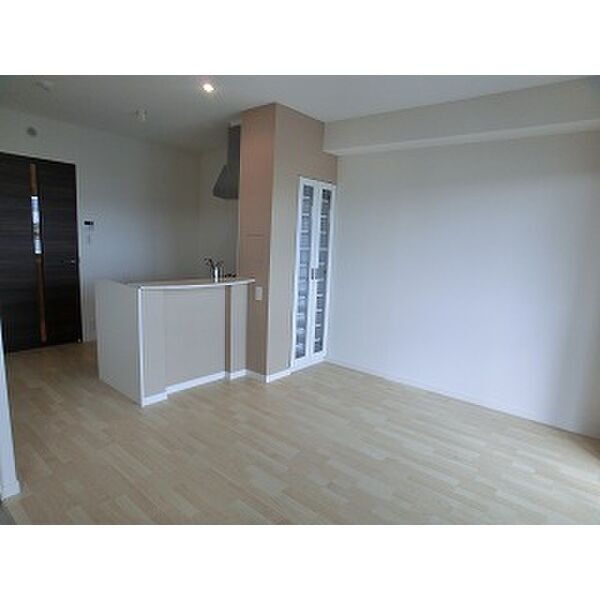 居室・リビング　家具の配置がしやすいリビングですね