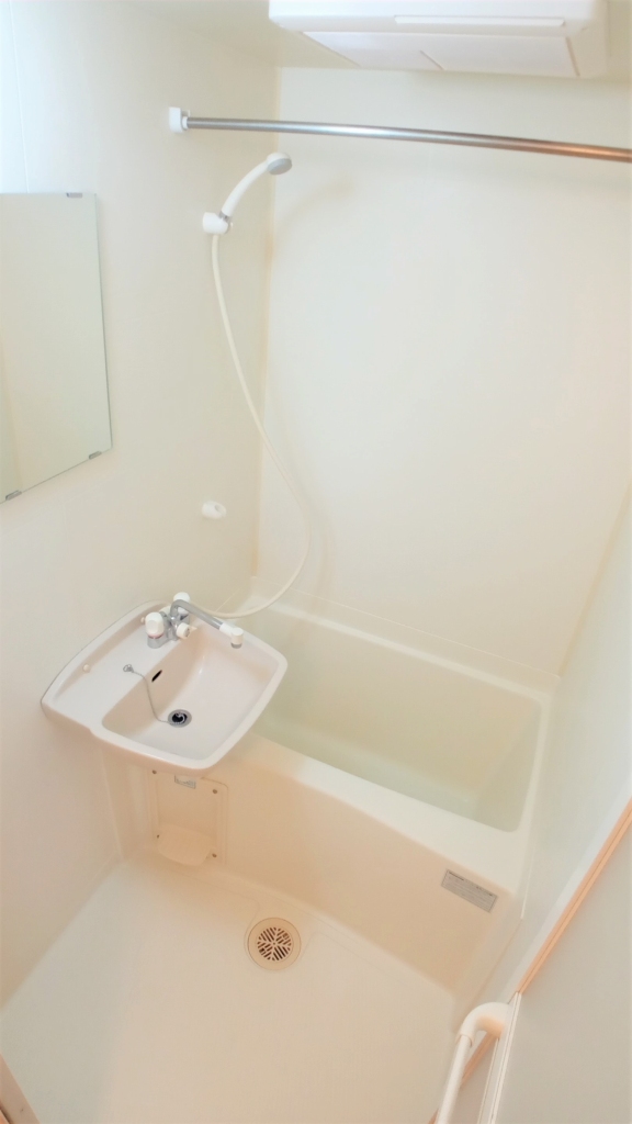 バス・シャワールーム　同タイプの写真です。仕様が異なる場合があります。