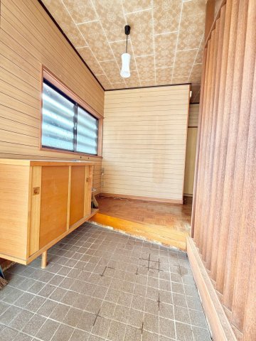 玄関　明かりが入って明るい玄関です