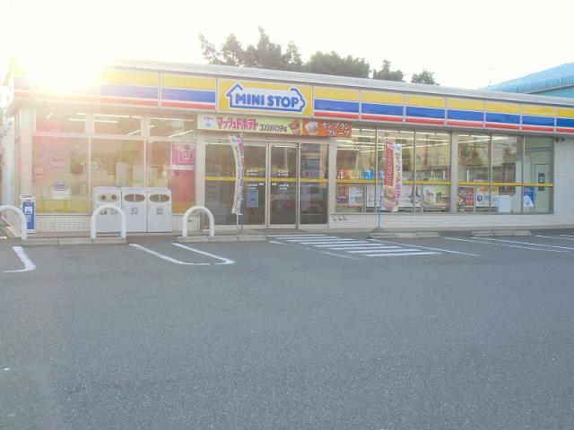コンビニ　ミニストップ（コンビニ）まで135m