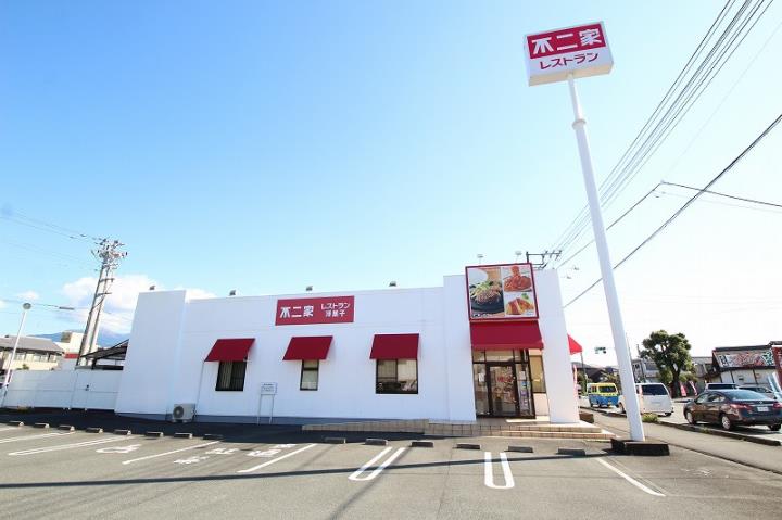 飲食店　（株）不二家／富士高嶺町店（飲食店）まで404m