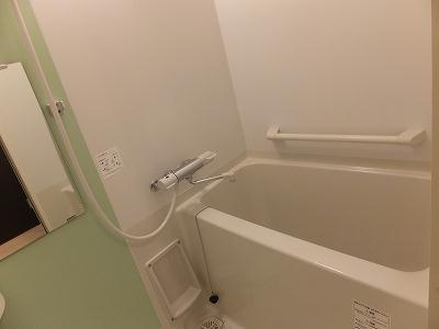 バス・シャワールーム　きれいな浴室