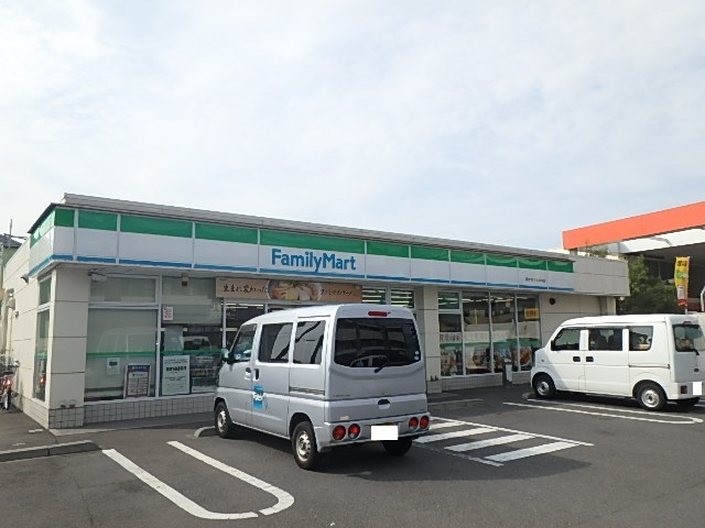コンビニ　ファミリーマート（コンビニ）まで300m