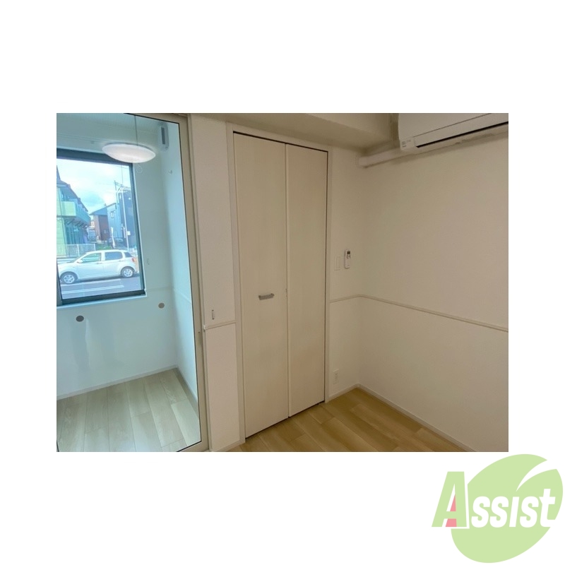 収納　洋室のクローゼットです、収納力が気になりますね