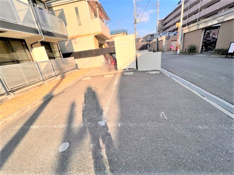 その他　駐車場は別料金となります。