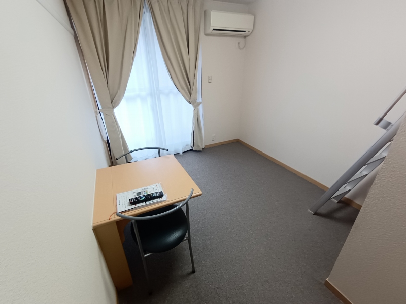 居室・リビング　家電・家具付き物件です。