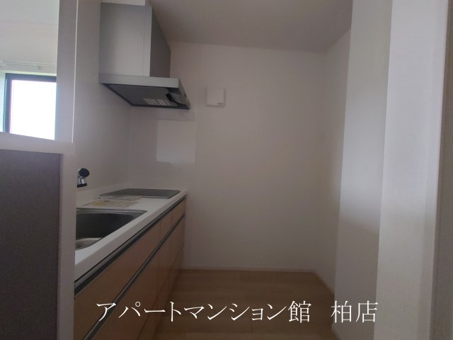 キッチン　同施工会社、同型タイプです
