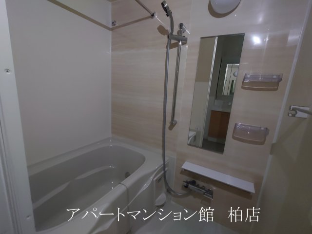 バス・シャワールーム　同施工会社、同型タイプです