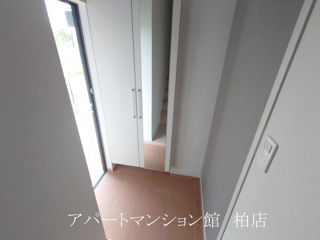 玄関　同施工会社、同型タイプです