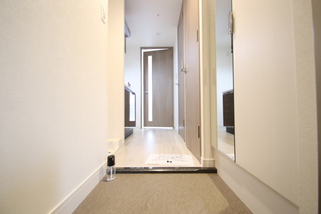 玄関　※別室の参考写真の為、現況優先です。