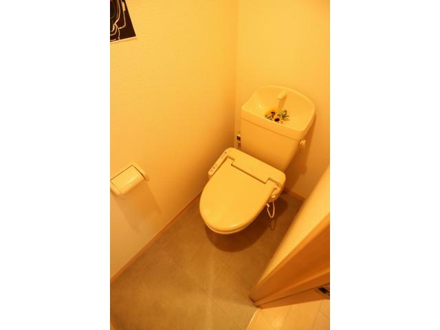 トイレ　温水洗浄暖房便座