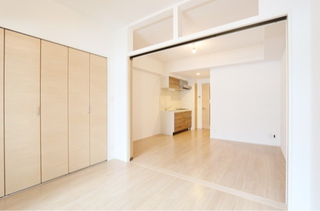 居室・リビング　家具の配置がしやすいリビングですね