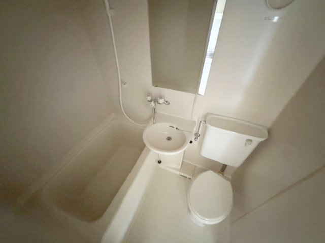 バス・シャワールーム　落ち着いた空間のお風呂です