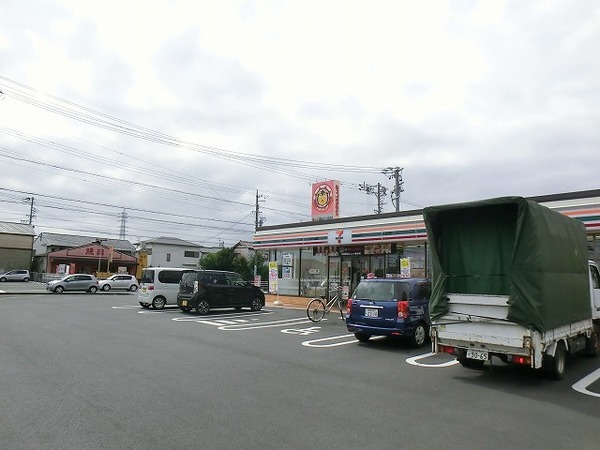 コンビニ　セブンイレブン焼津小土店（コンビニ）まで727m