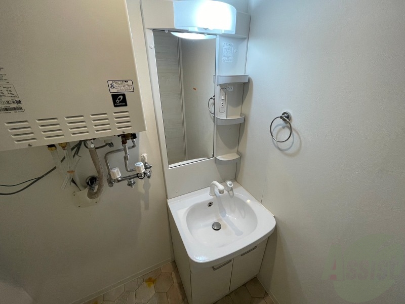 洗面設備　シャンプードレッサー。身支度はここでばっちりですね。