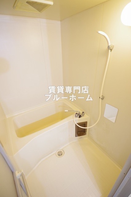 バス・シャワールーム　清潔感のあるお風呂！