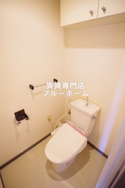 トイレ　温水洗浄便座付き！