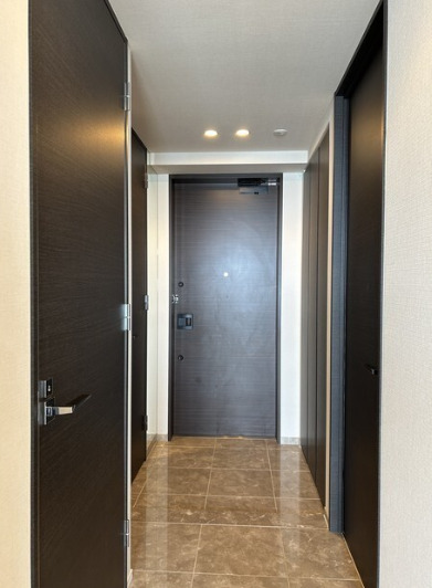 玄関　※別部屋の参考写真です。