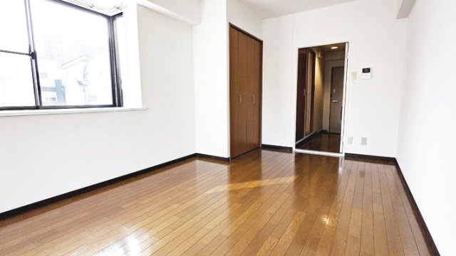 居室・リビング　こちらの居間で趣味の時間をお楽しみください